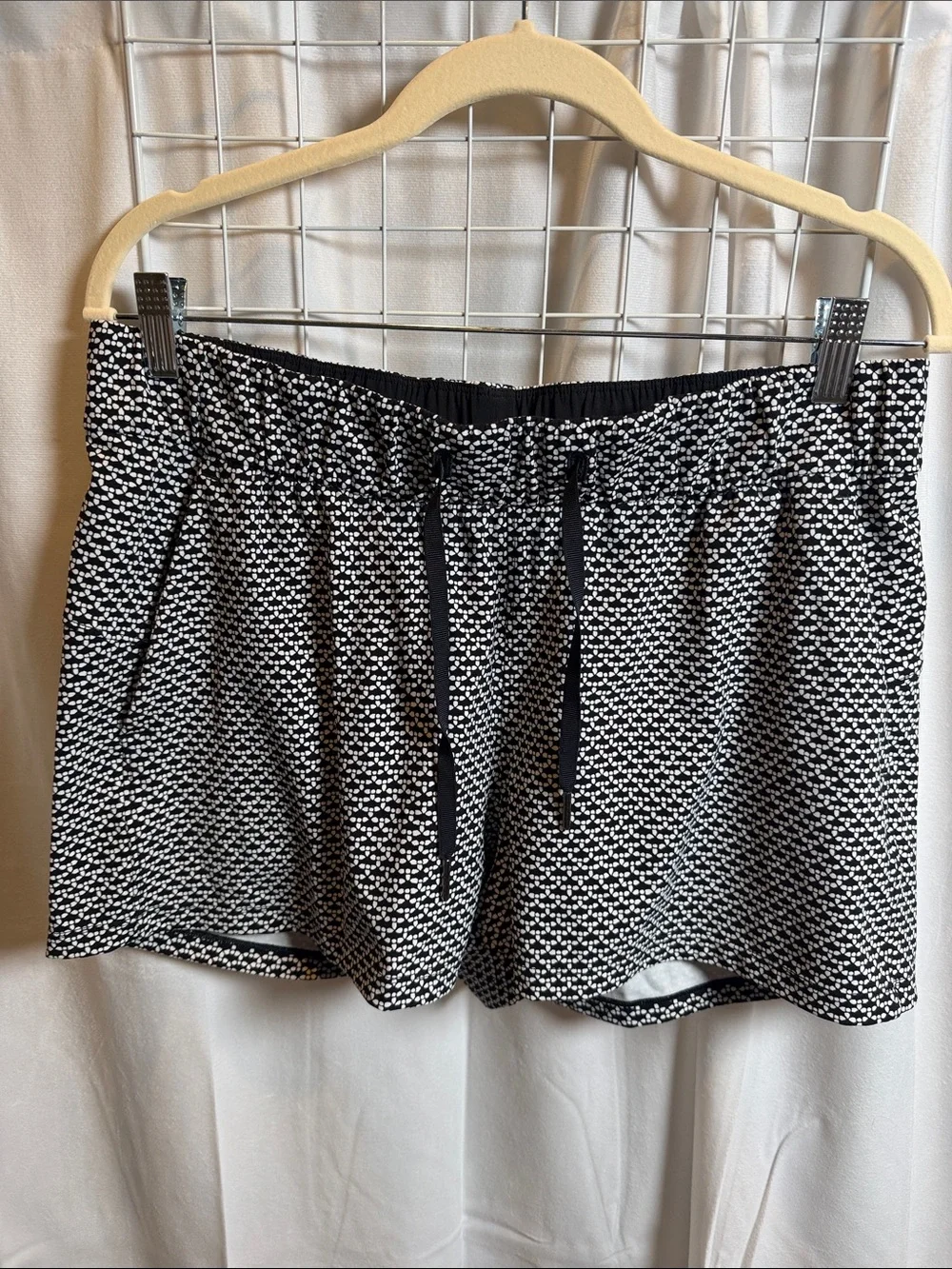 lululemon athletica Black and White Micro-Pattern Drawstring Shorts 3”